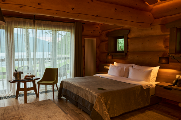 A_Schlafzimmer_Hotelzimmer_Holz