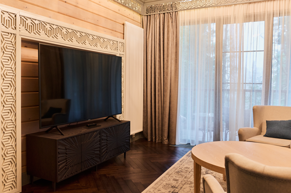 A_Wohnzimmer_Ferienwohnung_TV_Seitenansicht